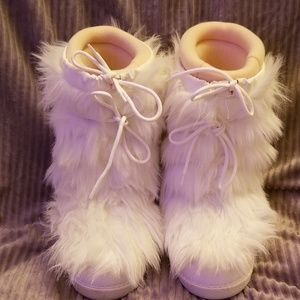 Faux Fur "almost vintage" flat form boots Sz 6-7